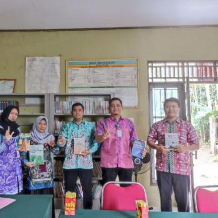 Kunjungan Dinas Perpustakaan dan Kearsipan Kab. Banjar di Perpustakaan Cerdas Desa Bawahan Pasar